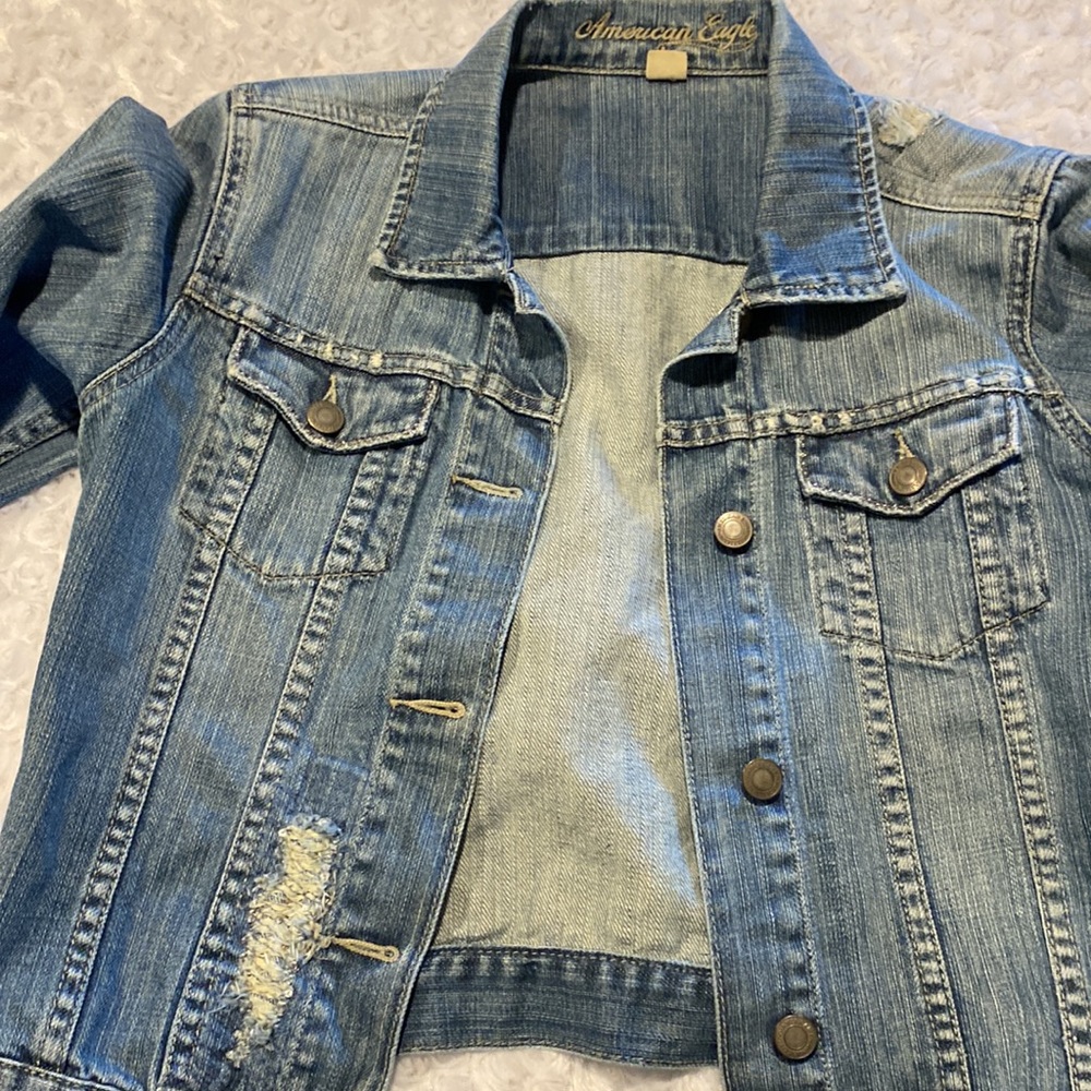 American Eagle size M distressed jean jacket - Picture 5 of 13